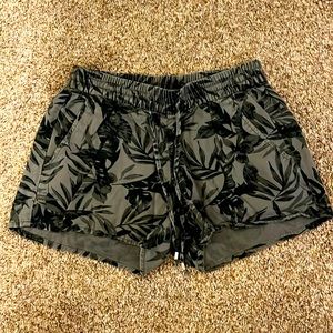 Tropical leave pattern shorts.